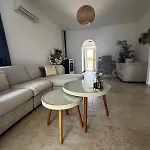 Voliera אוסטוני
